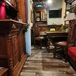 Room In Guest Room - Double Room Near Central Station