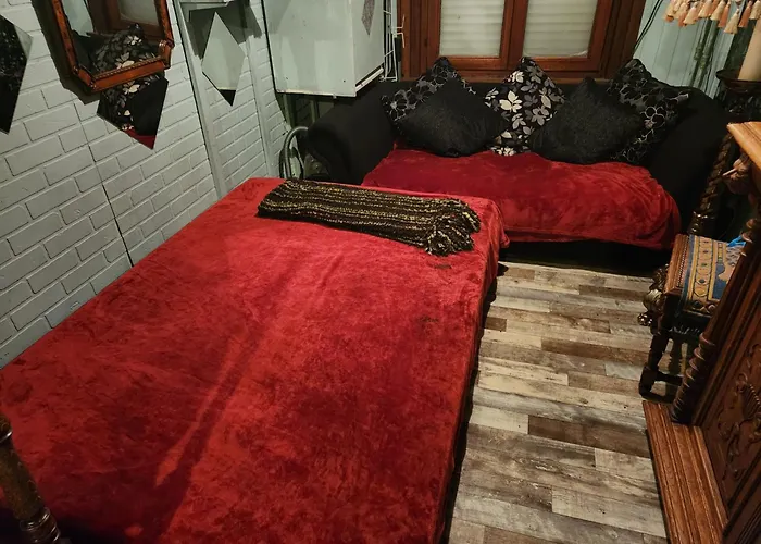 Room In Guest Room - Double Room Near Central Station